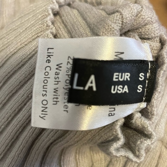 Gray Ribbed Open Window Long Sleeve Mock Neck Sweater - Picture 4 of 5